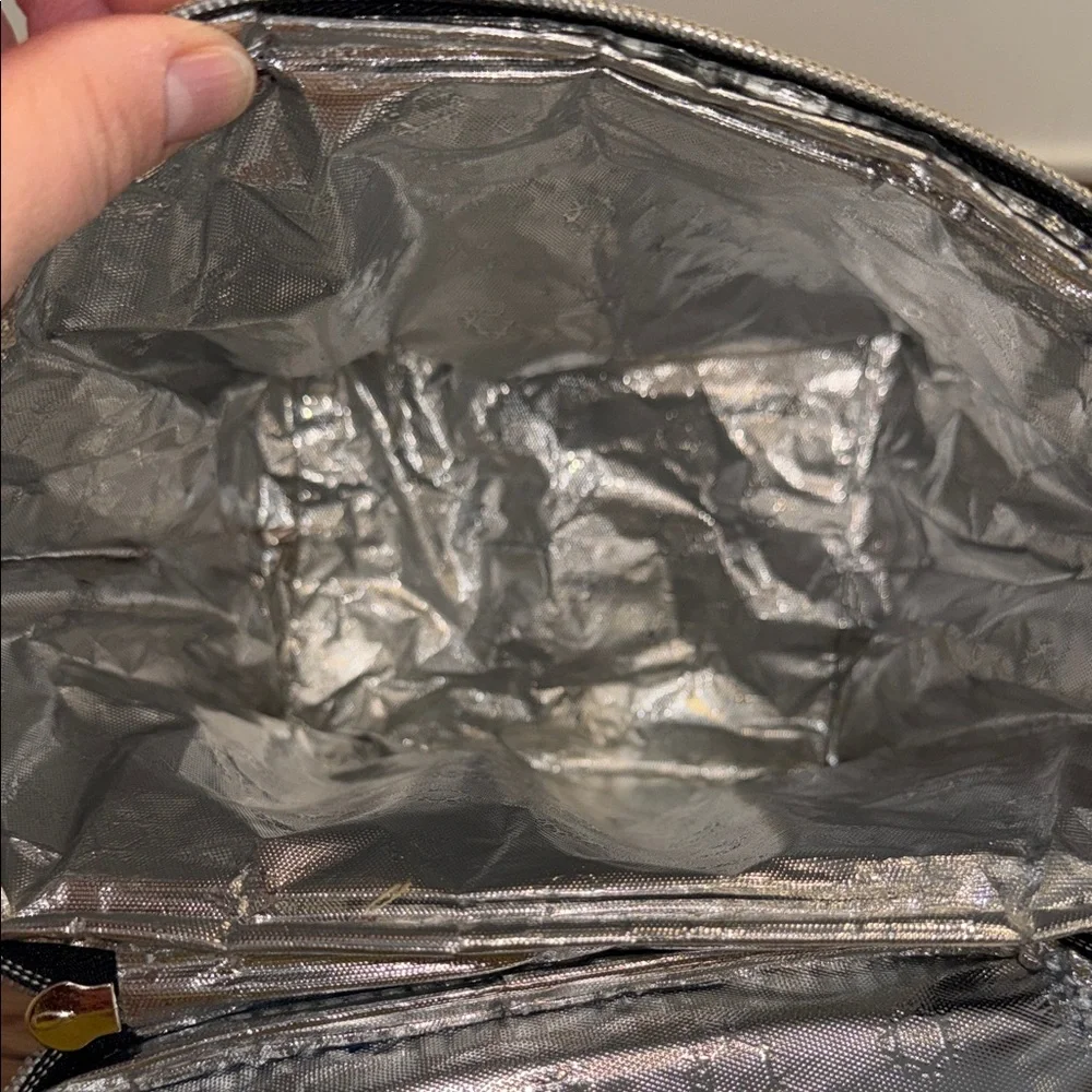Momojing insulated breastmilk cooler and baby bottle bag